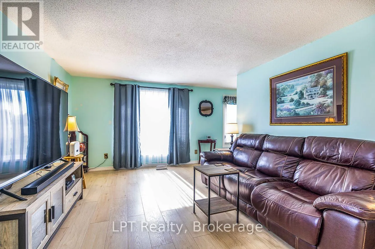 745 GRANDVIEW DRIVE