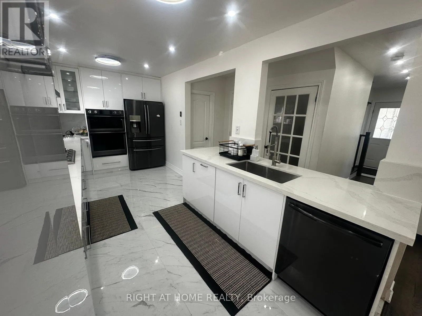 71 SANDRIFT SQUARE