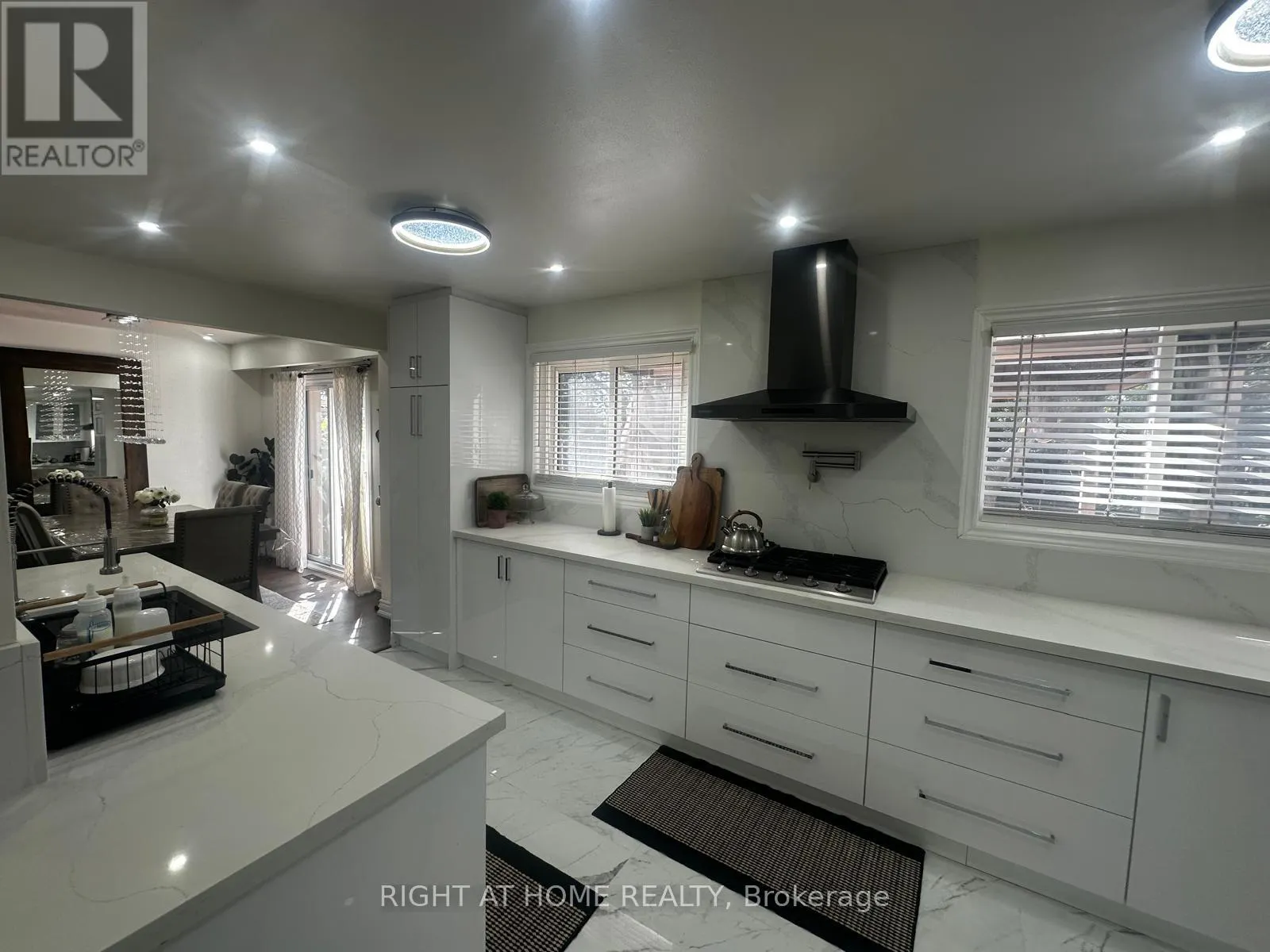 71 SANDRIFT SQUARE