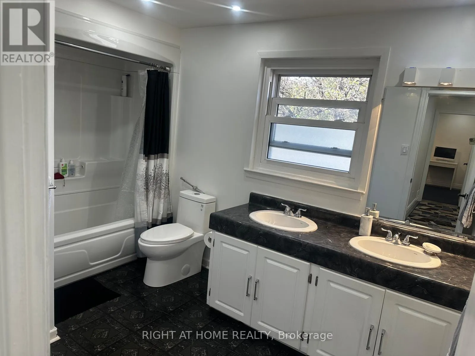 71 SANDRIFT SQUARE