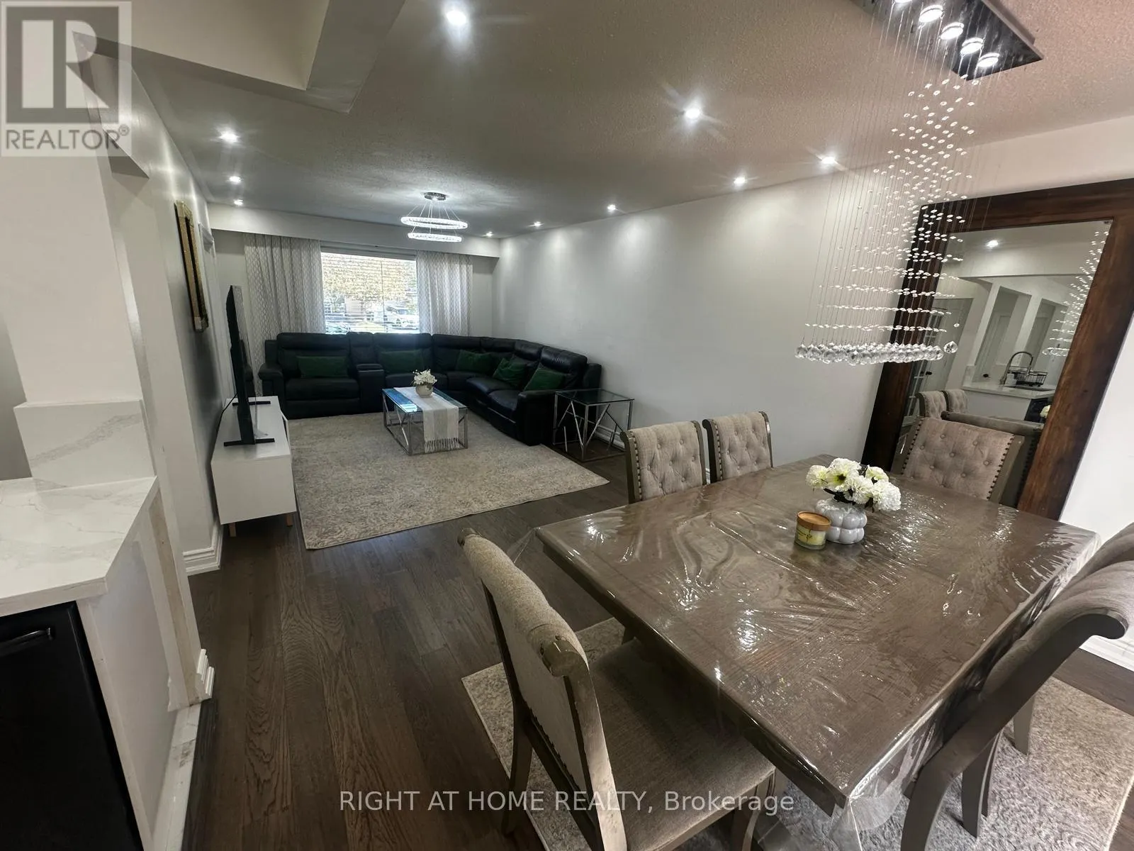 71 SANDRIFT SQUARE