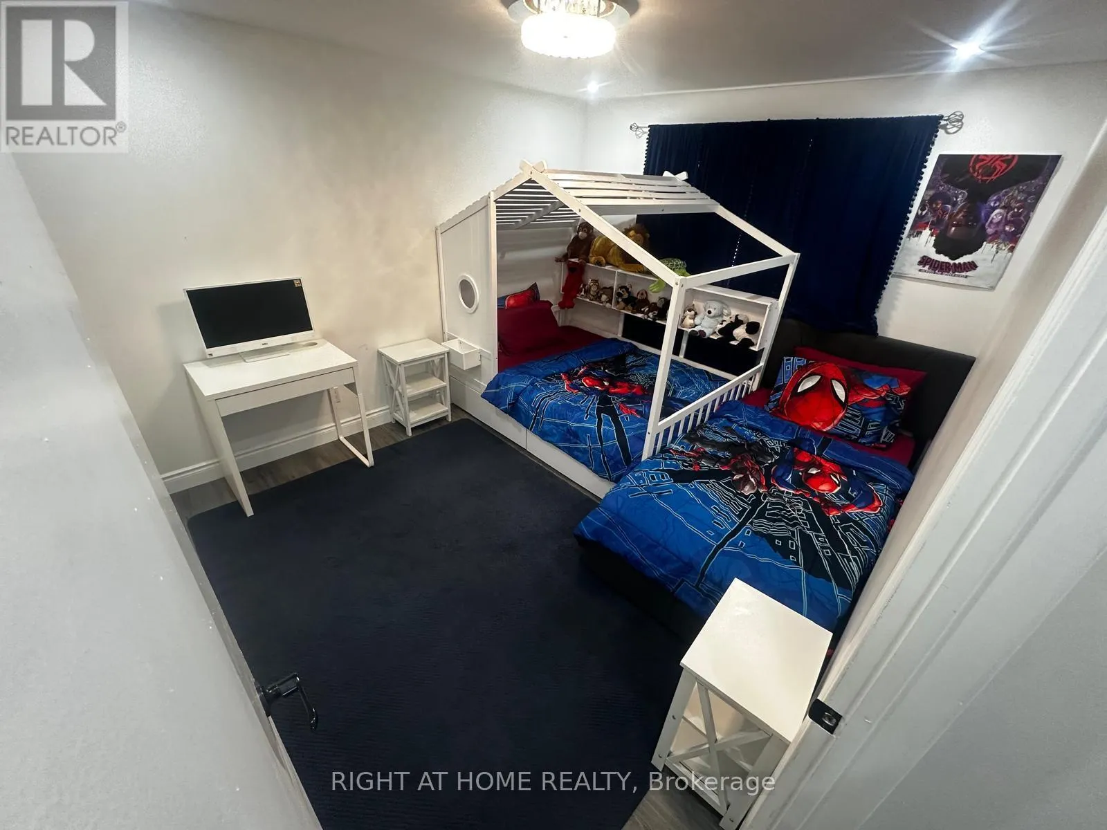 71 SANDRIFT SQUARE