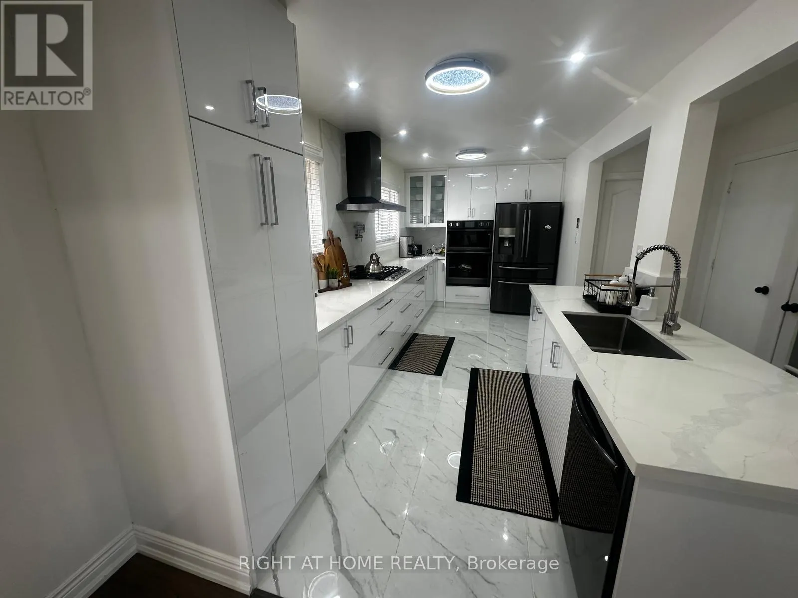 71 SANDRIFT SQUARE