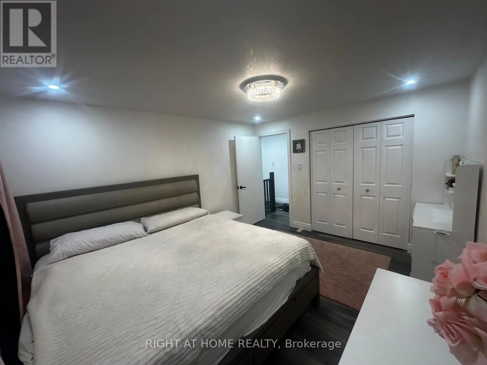 71 SANDRIFT SQUARE