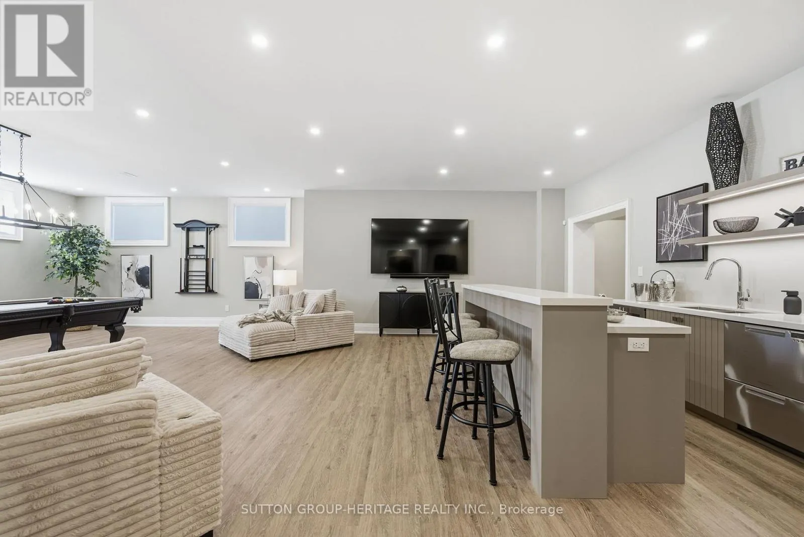 18 DEXSHIRE DRIVE