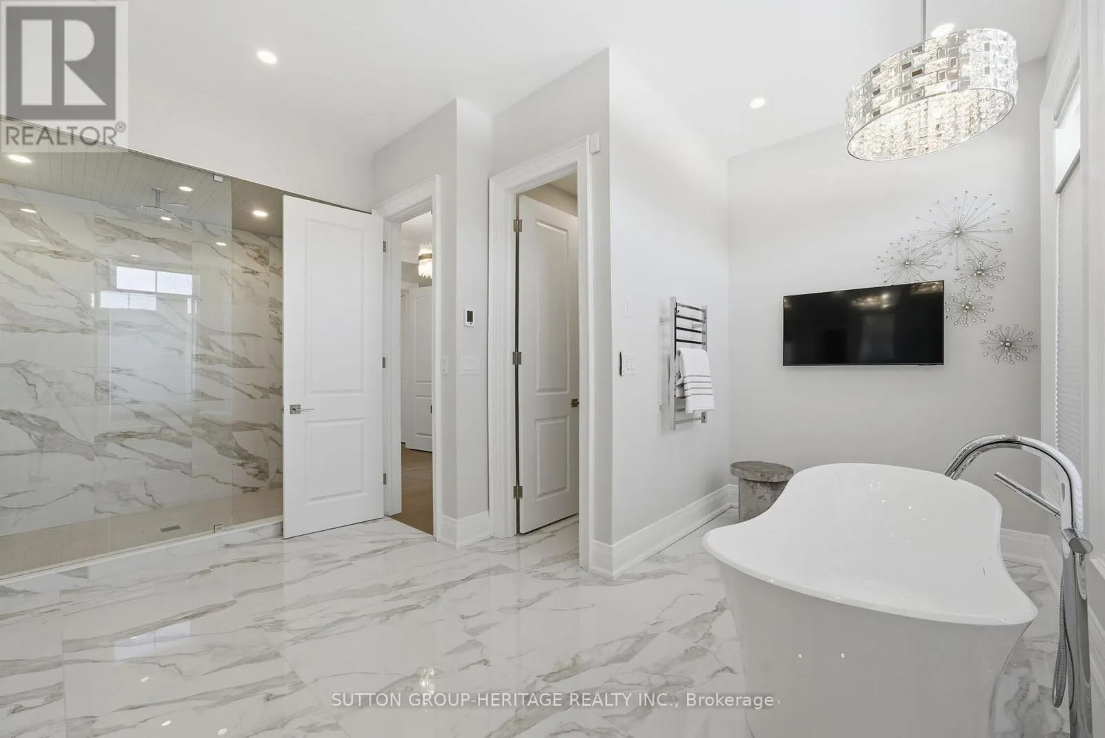 18 DEXSHIRE DRIVE