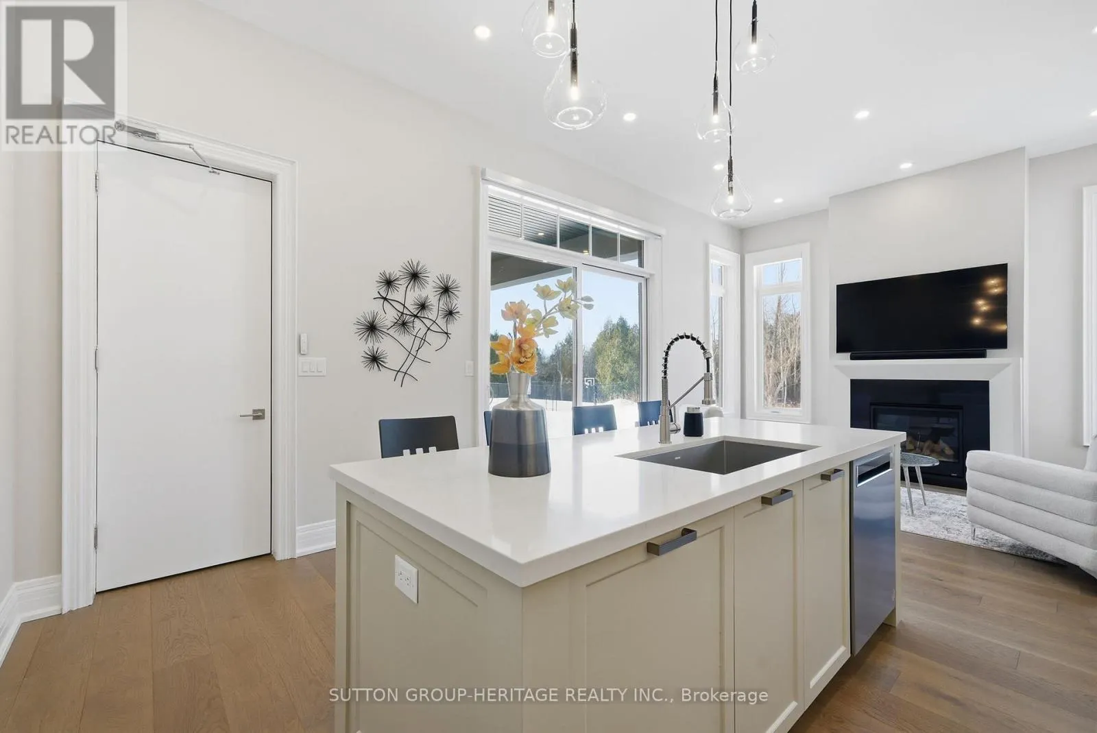 18 DEXSHIRE DRIVE