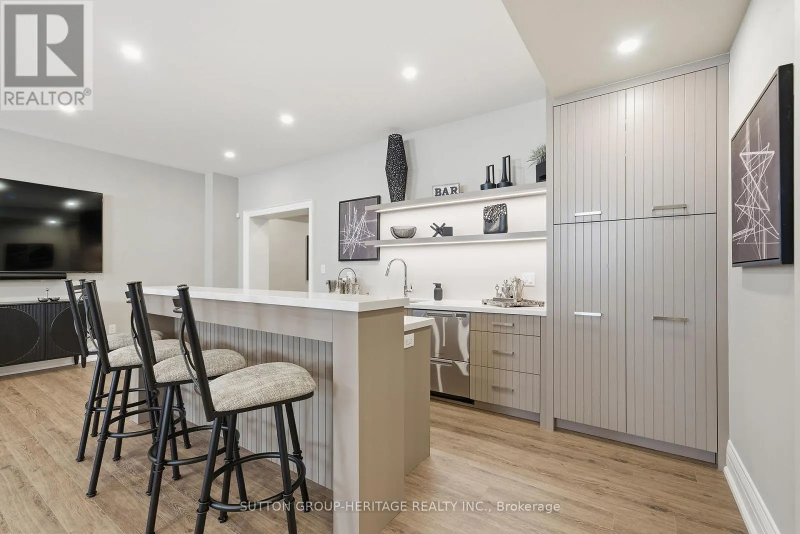 18 DEXSHIRE DRIVE