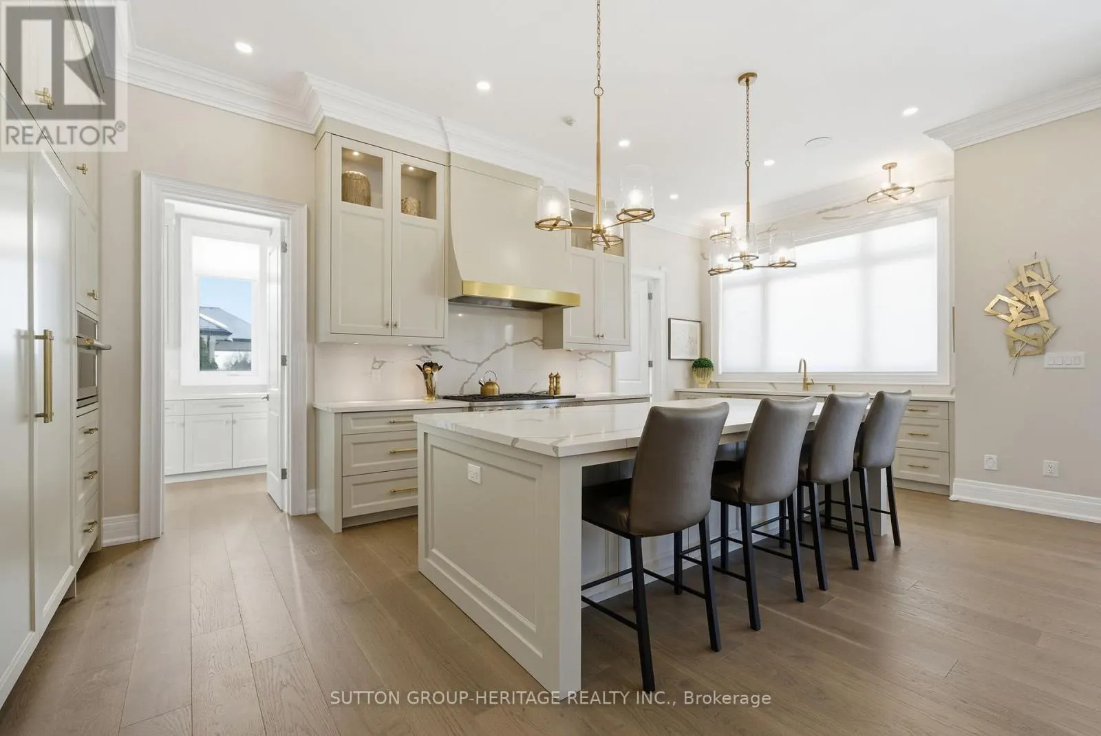 18 DEXSHIRE DRIVE
