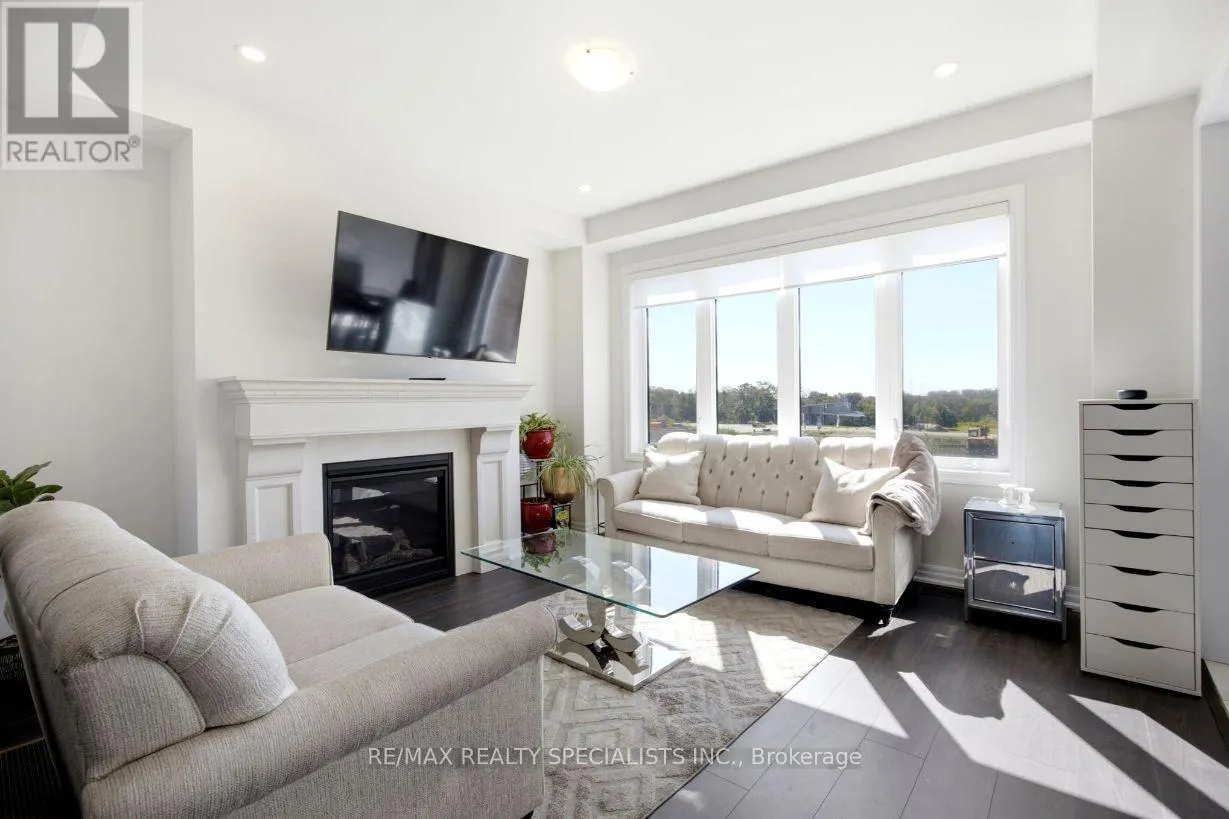 27 SALMON CRESCENT