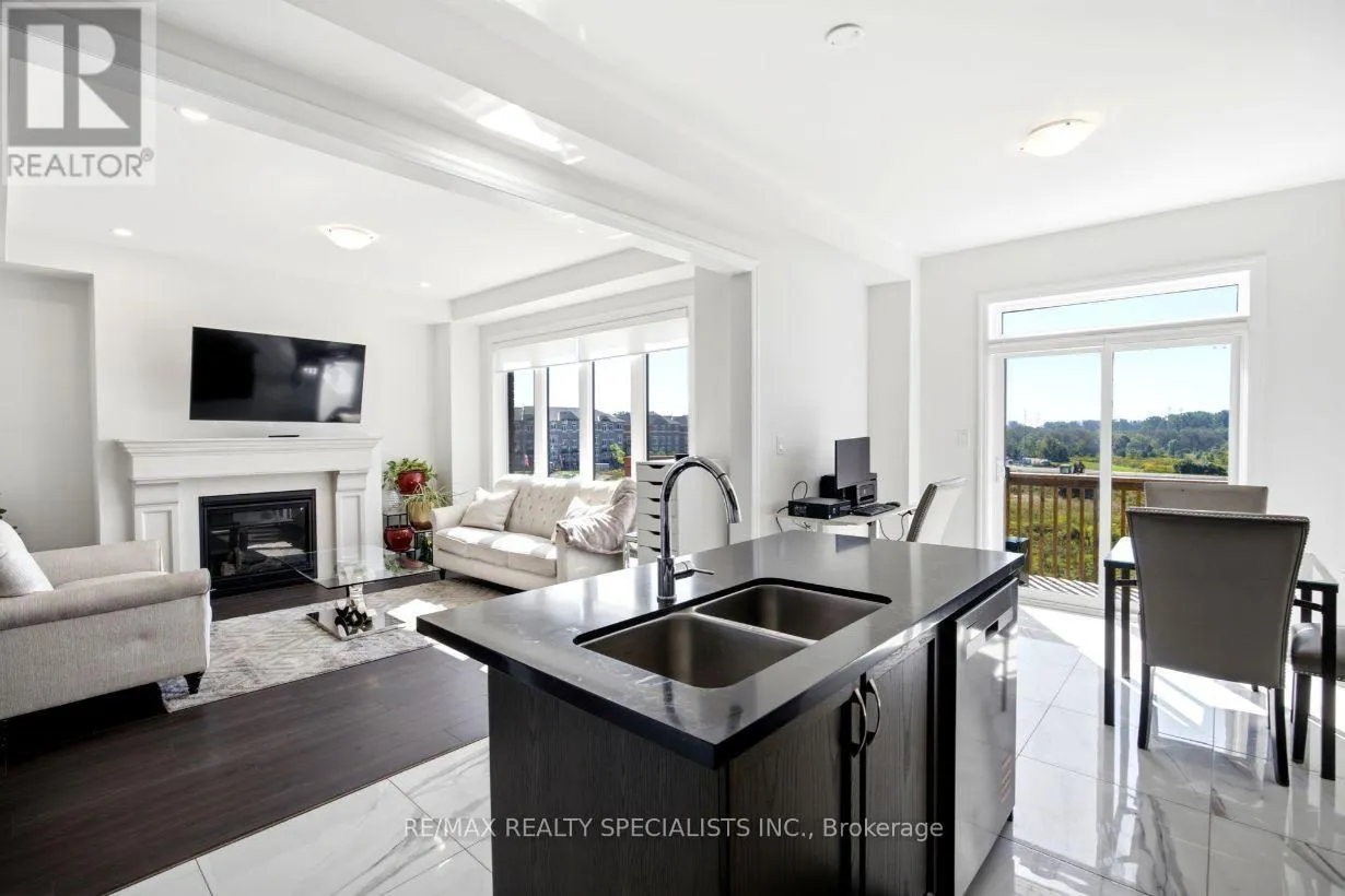 27 SALMON CRESCENT
