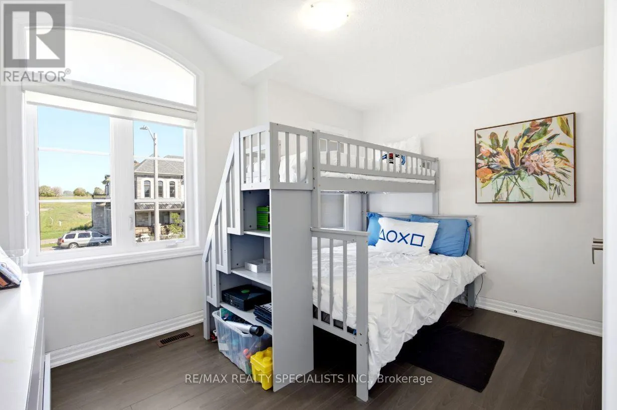 27 SALMON CRESCENT