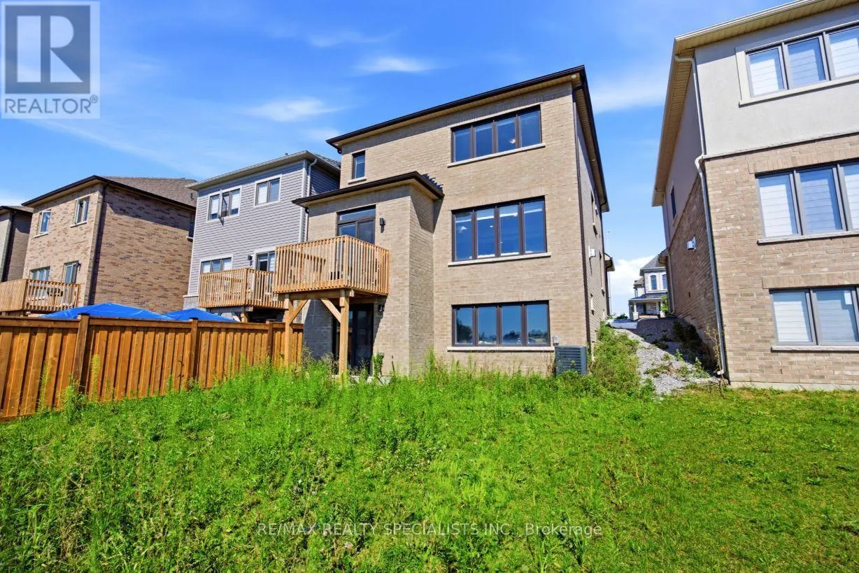 27 SALMON CRESCENT