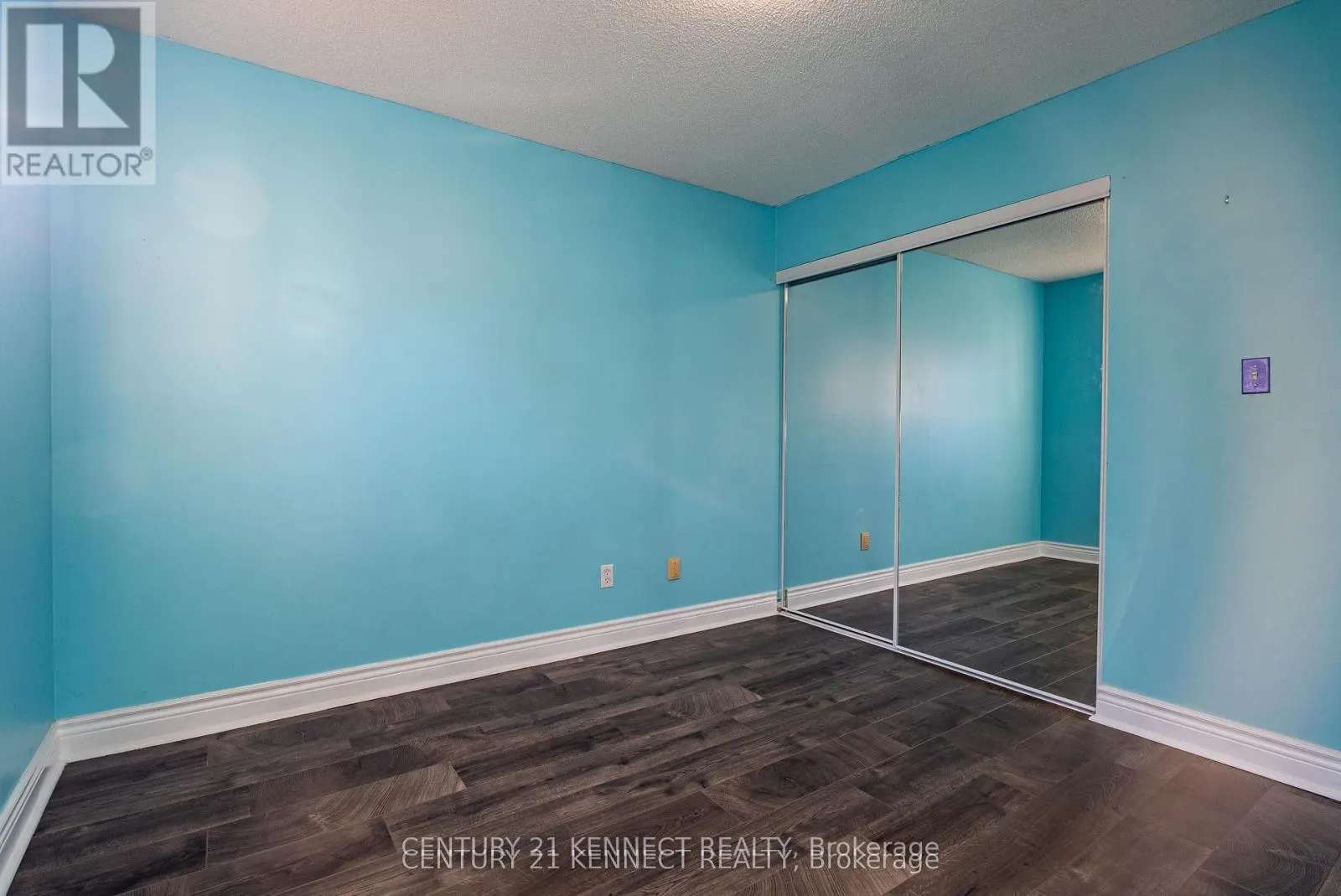 5 KNOTTY PINE DRIVE