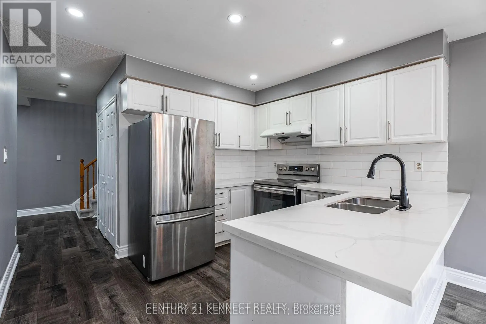 5 KNOTTY PINE DRIVE