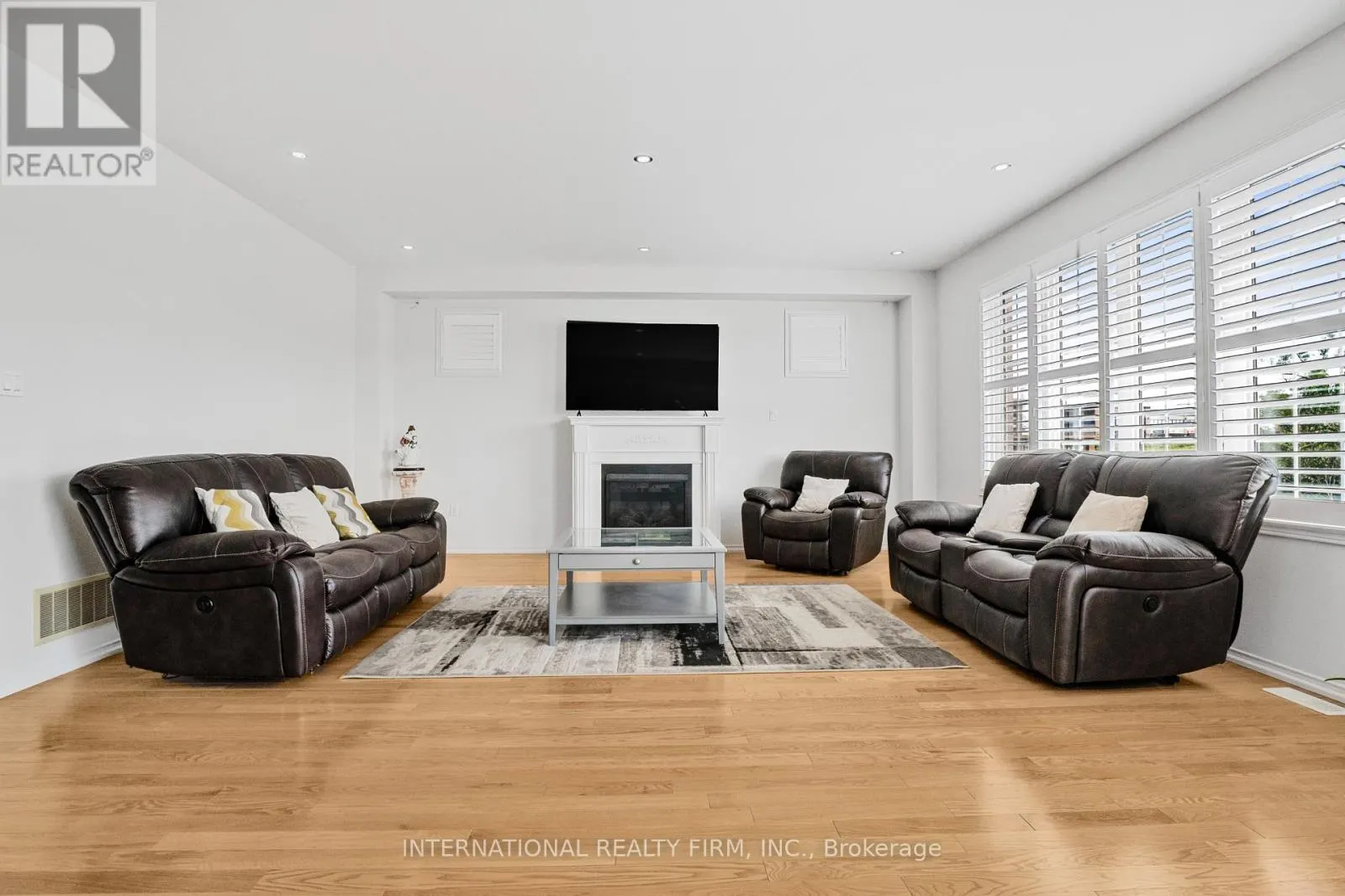 2537 SNOW KNIGHT DRIVE