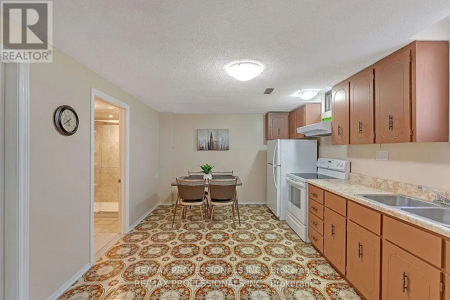 LOWER - 124 PANTER CRESCENT