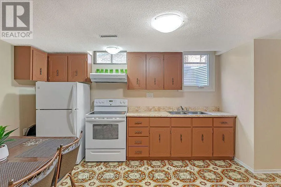 LOWER - 124 PANTER CRESCENT