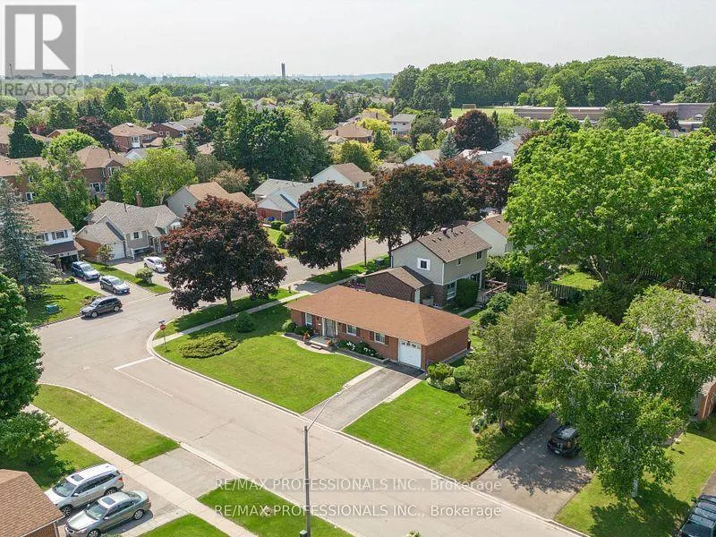 LOWER - 124 PANTER CRESCENT