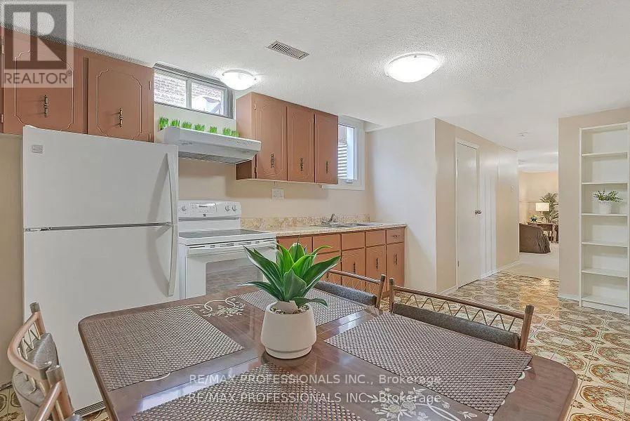LOWER - 124 PANTER CRESCENT
