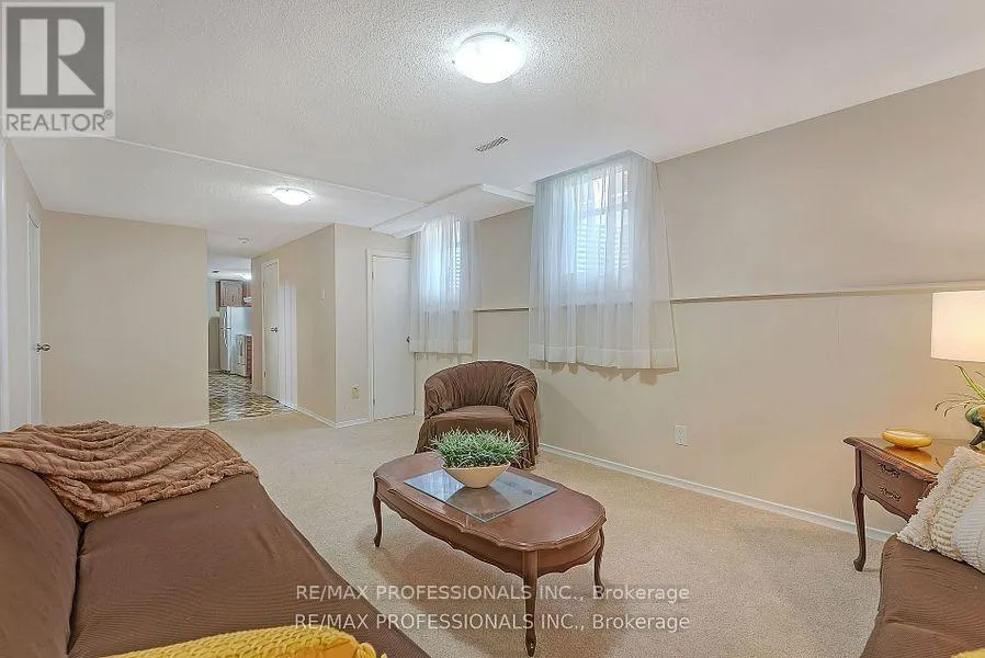 LOWER - 124 PANTER CRESCENT