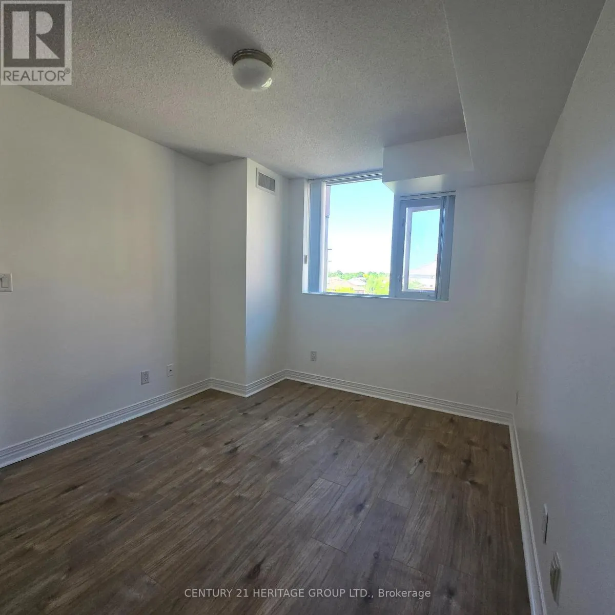 319 - 90 SCOTTFIELD DRIVE
