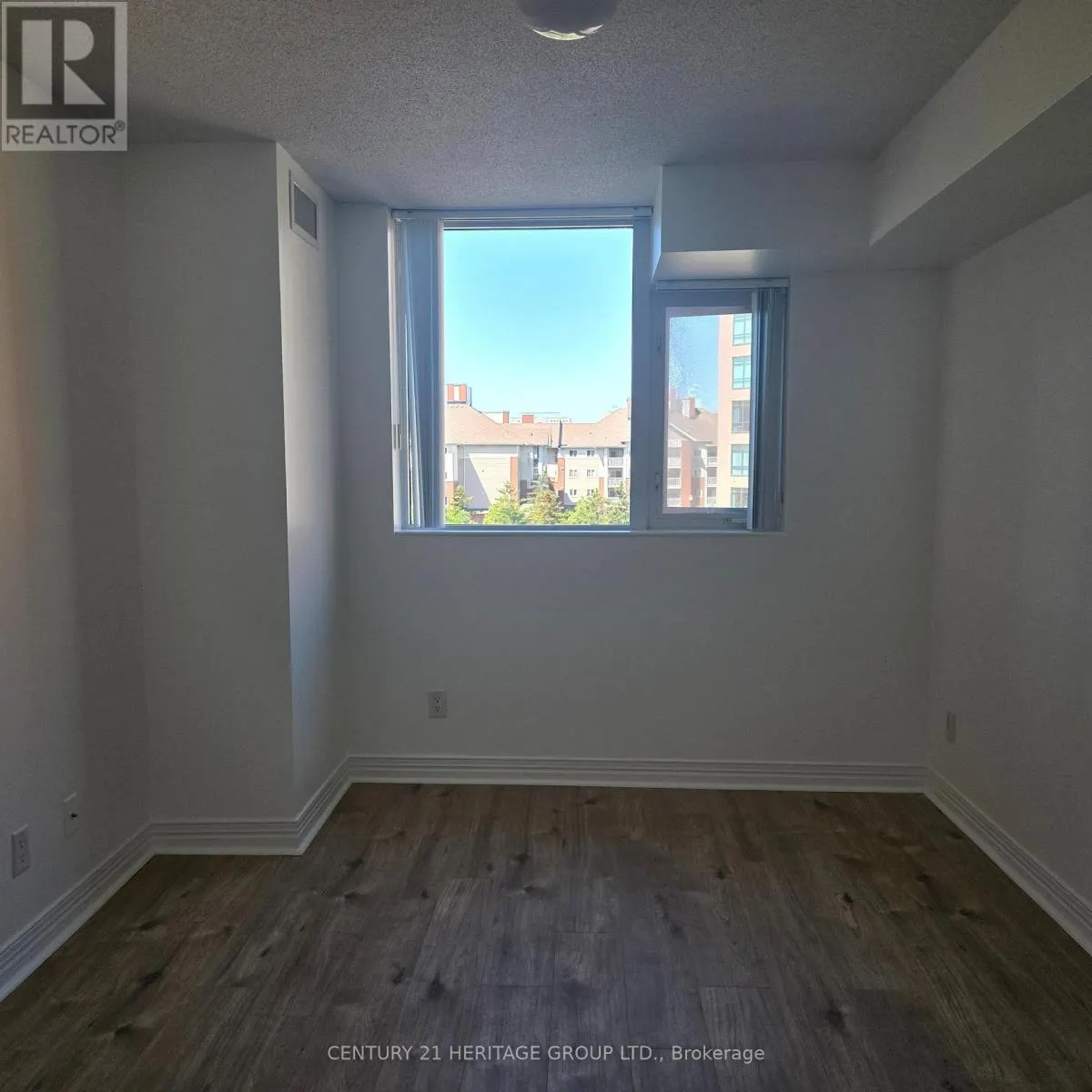 319 - 90 SCOTTFIELD DRIVE