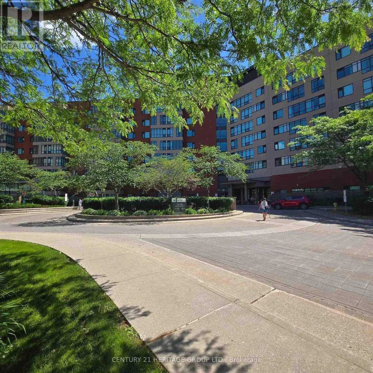 319 - 90 SCOTTFIELD DRIVE