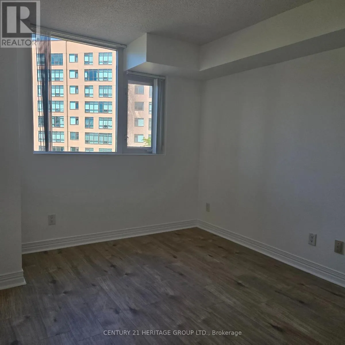 319 - 90 SCOTTFIELD DRIVE