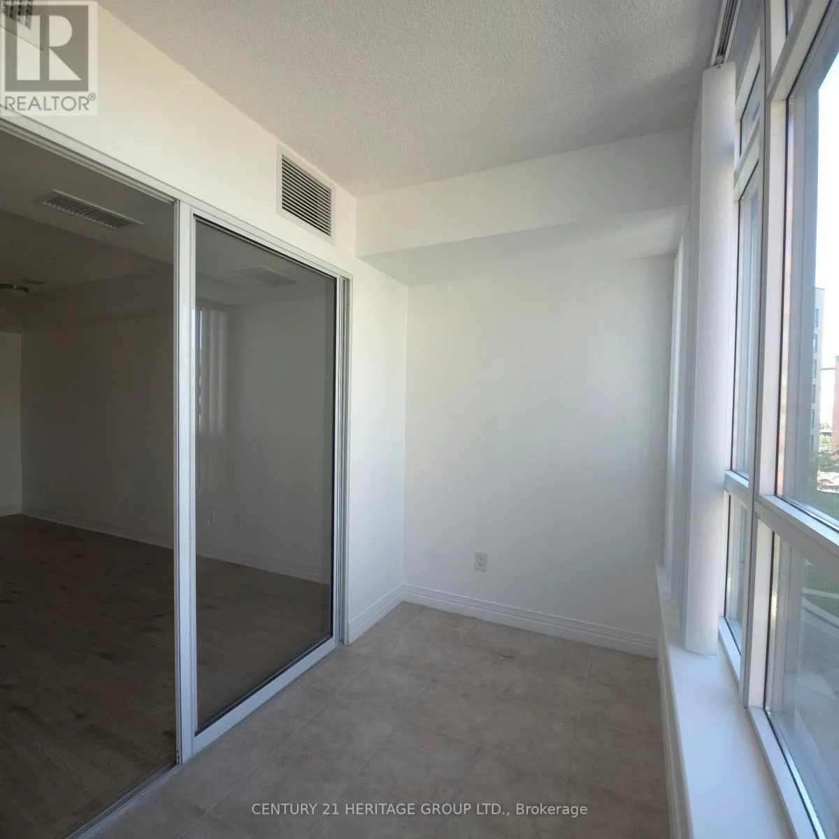 319 - 90 SCOTTFIELD DRIVE