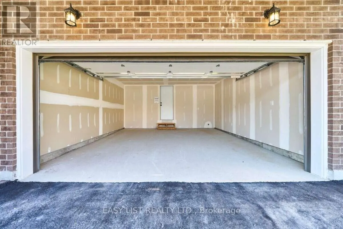27 ADDYMAN CRESCENT