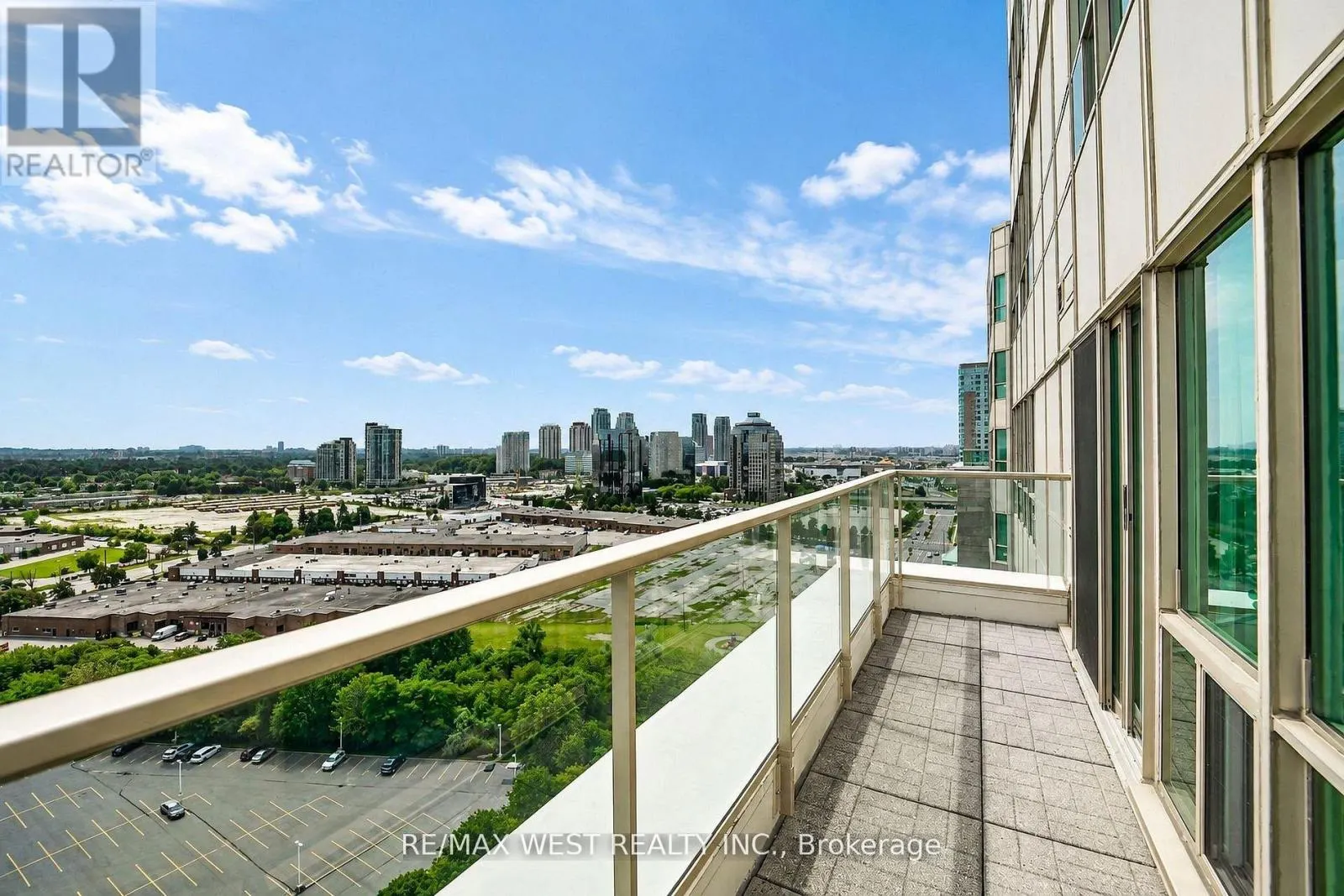 PH103 - 8 LEE CENTRE DRIVE