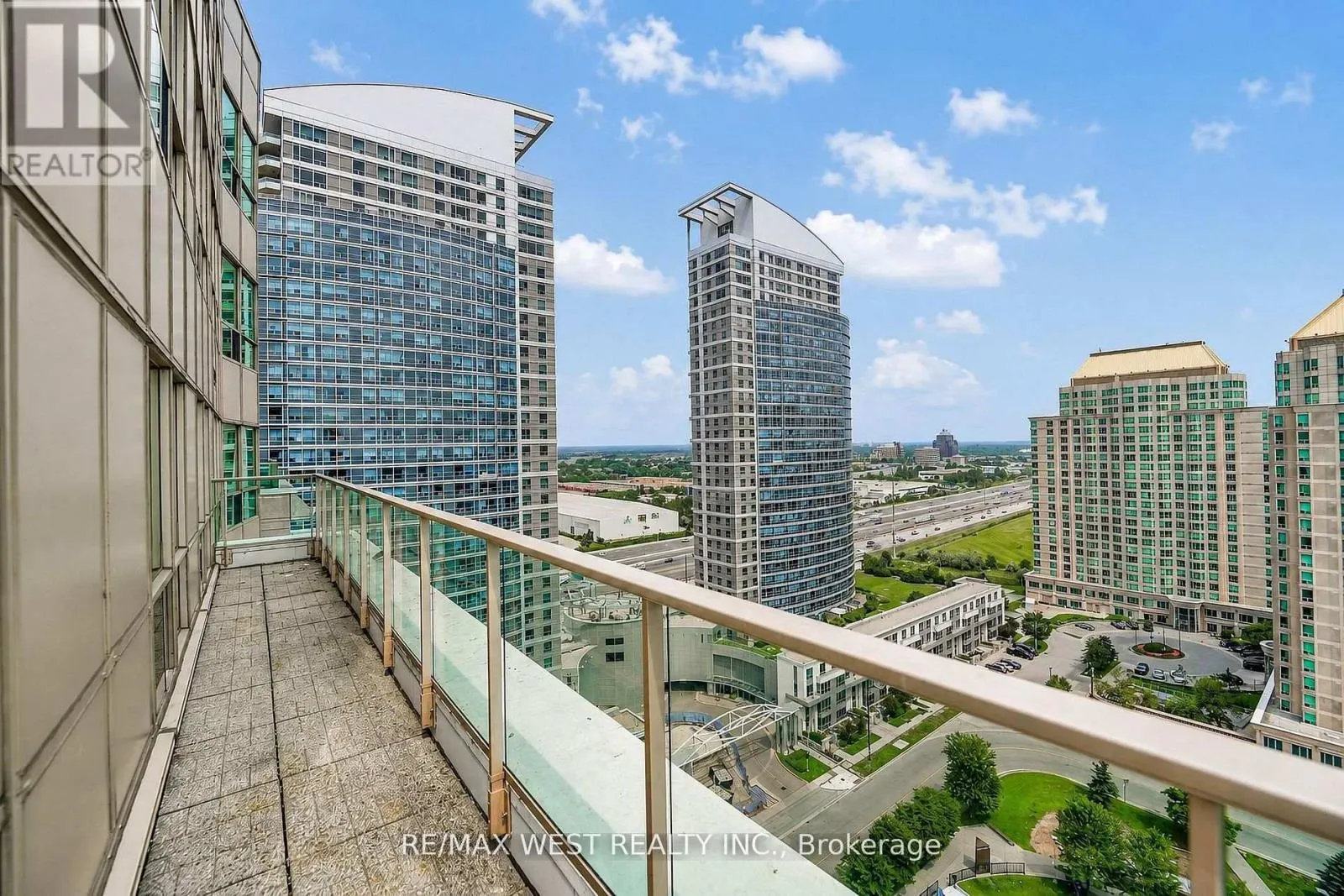 PH103 - 8 LEE CENTRE DRIVE