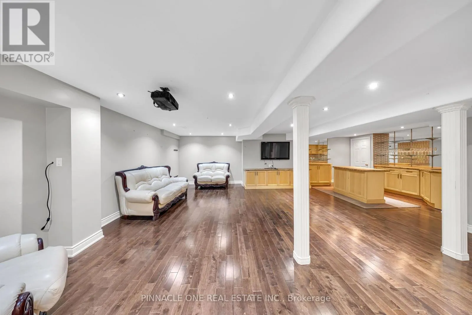 6 DOLBY CRESCENT