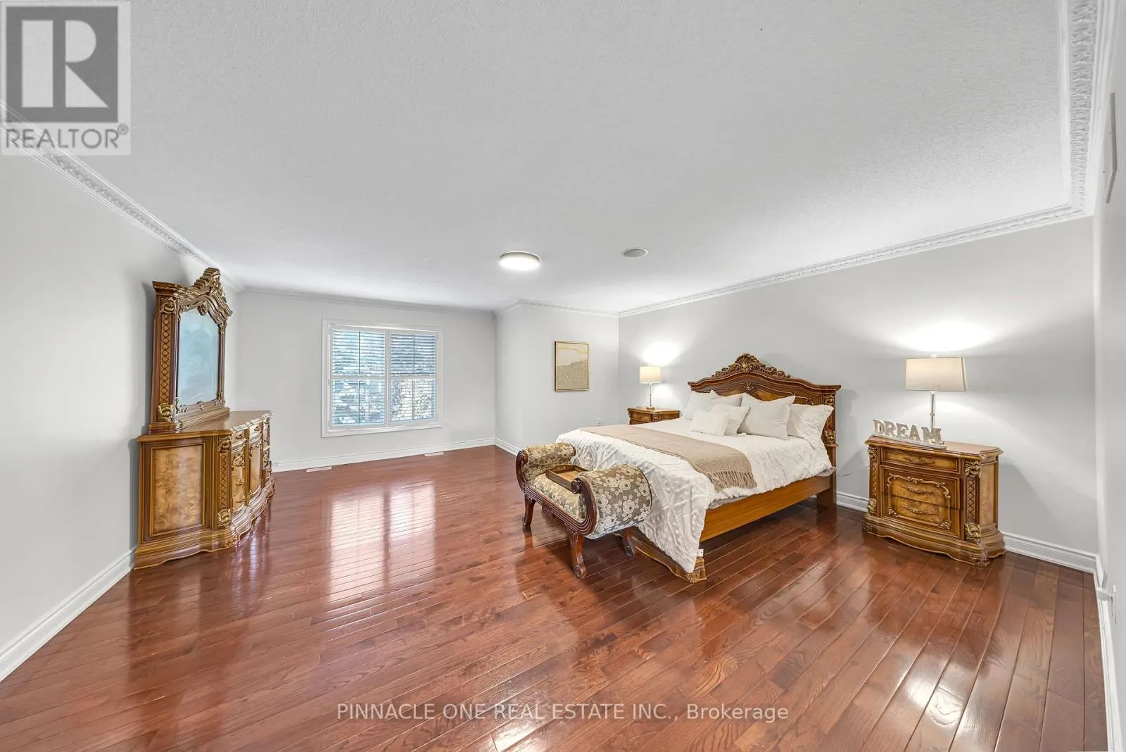 6 DOLBY CRESCENT