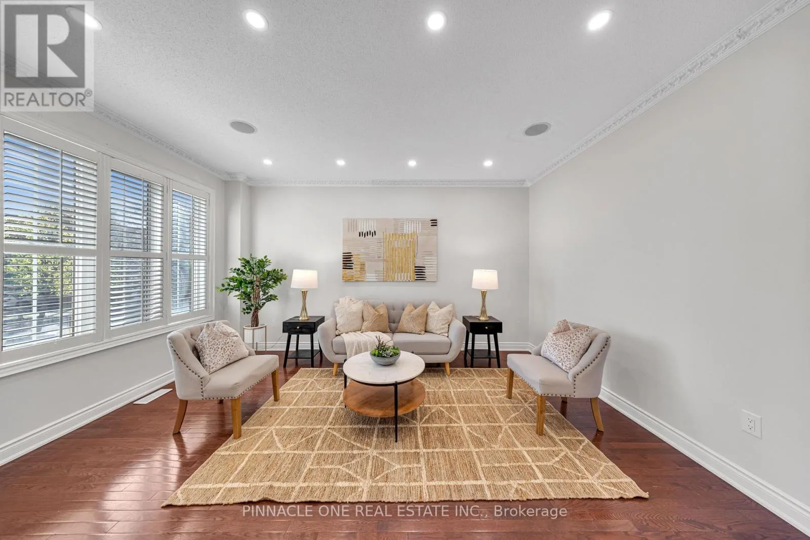 6 DOLBY CRESCENT
