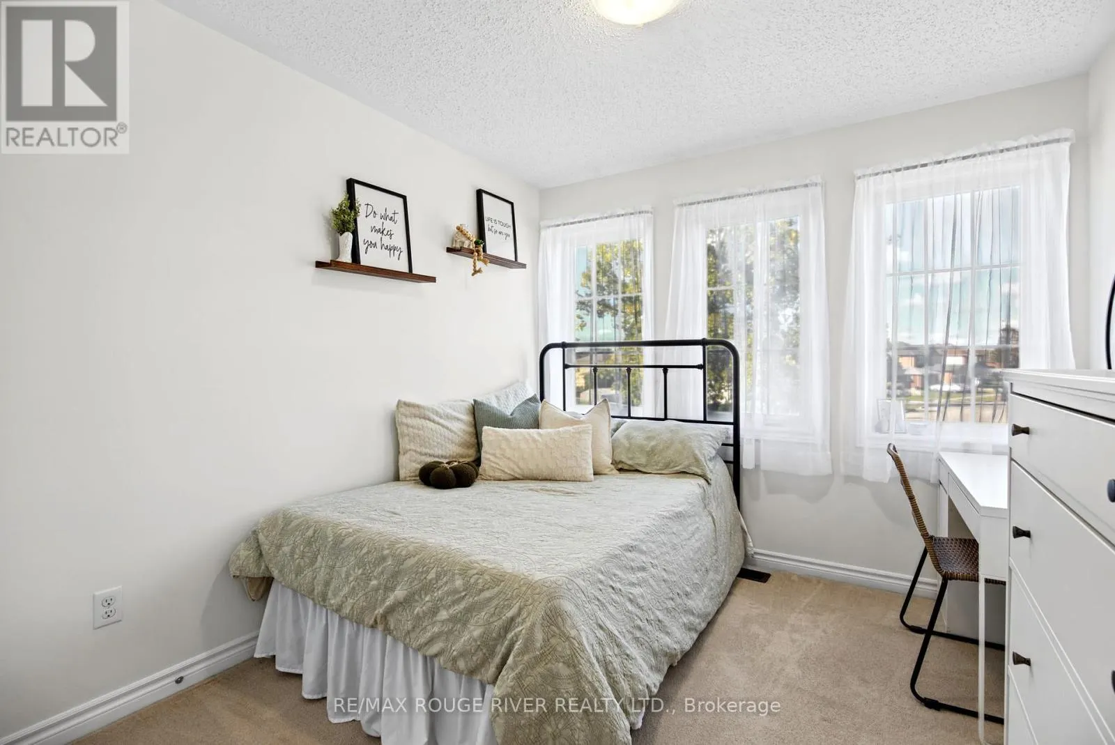 37 - 715 GRANDVIEW STREET N