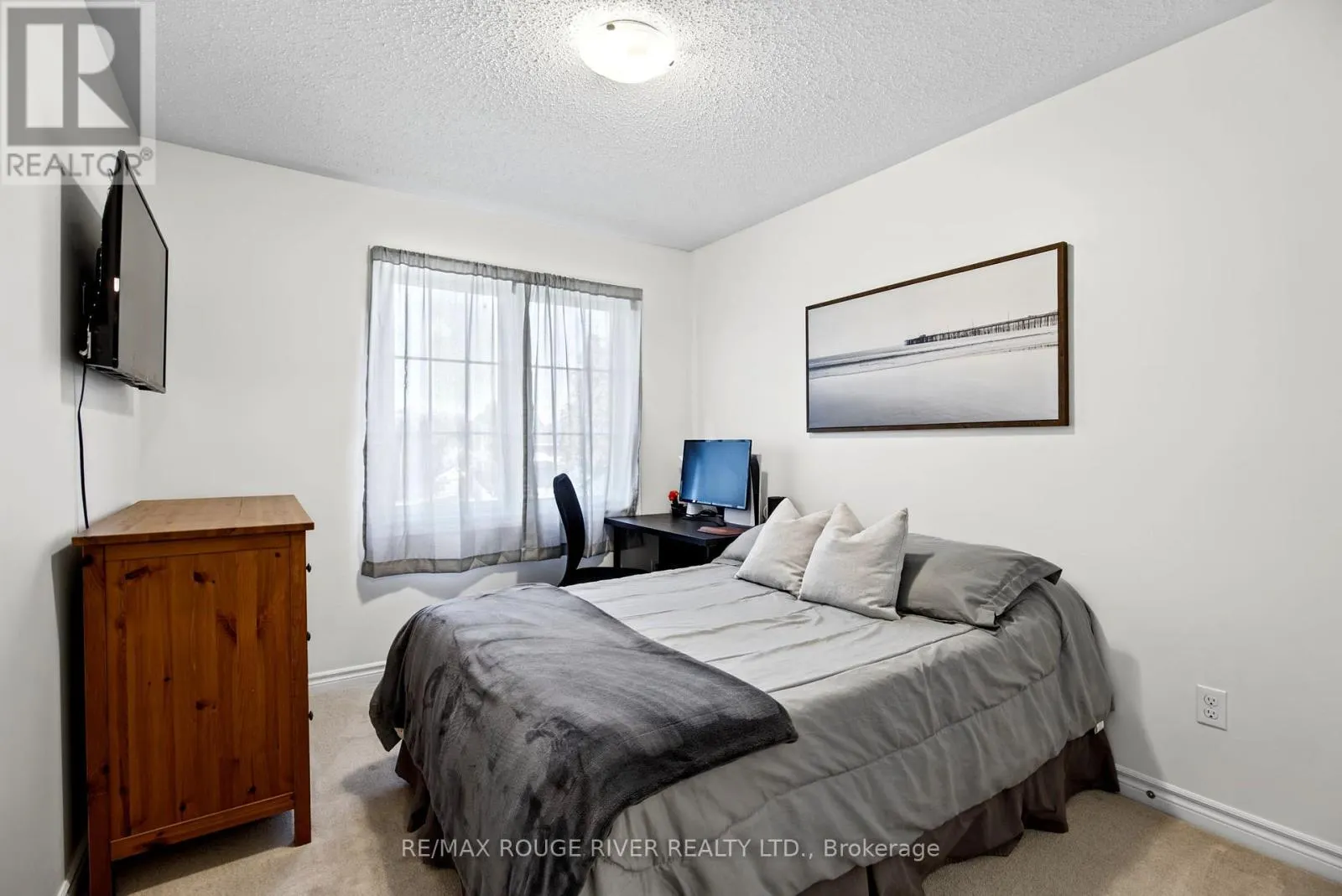 37 - 715 GRANDVIEW STREET N