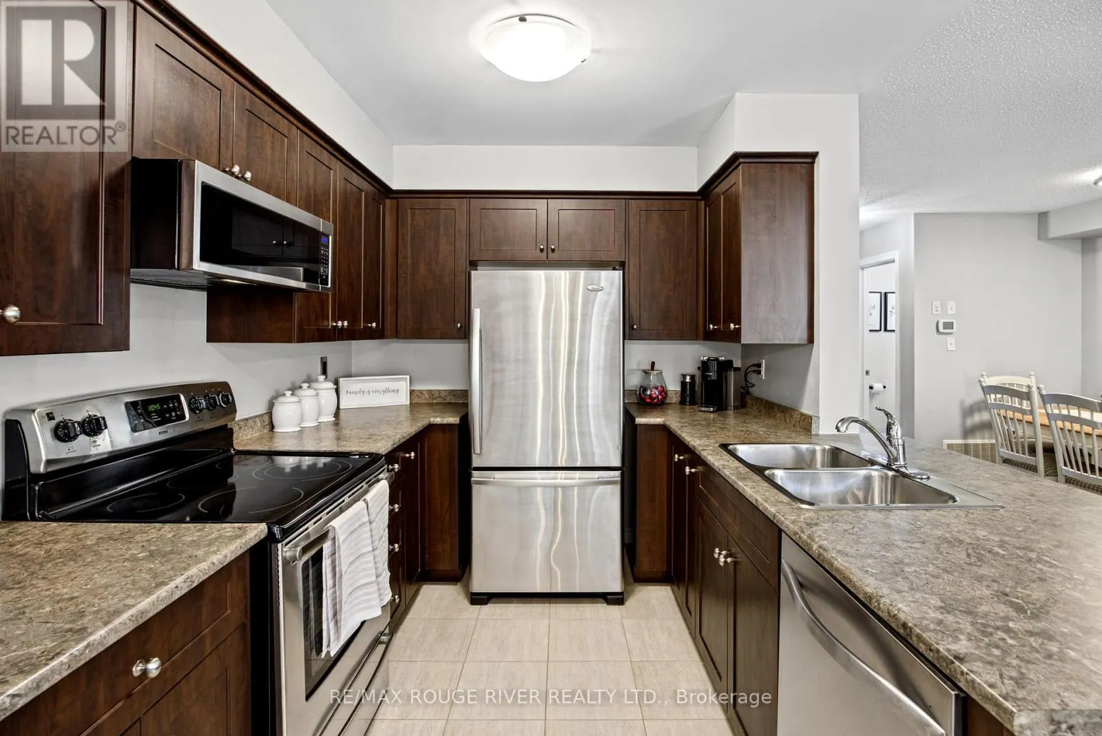 37 - 715 GRANDVIEW STREET N