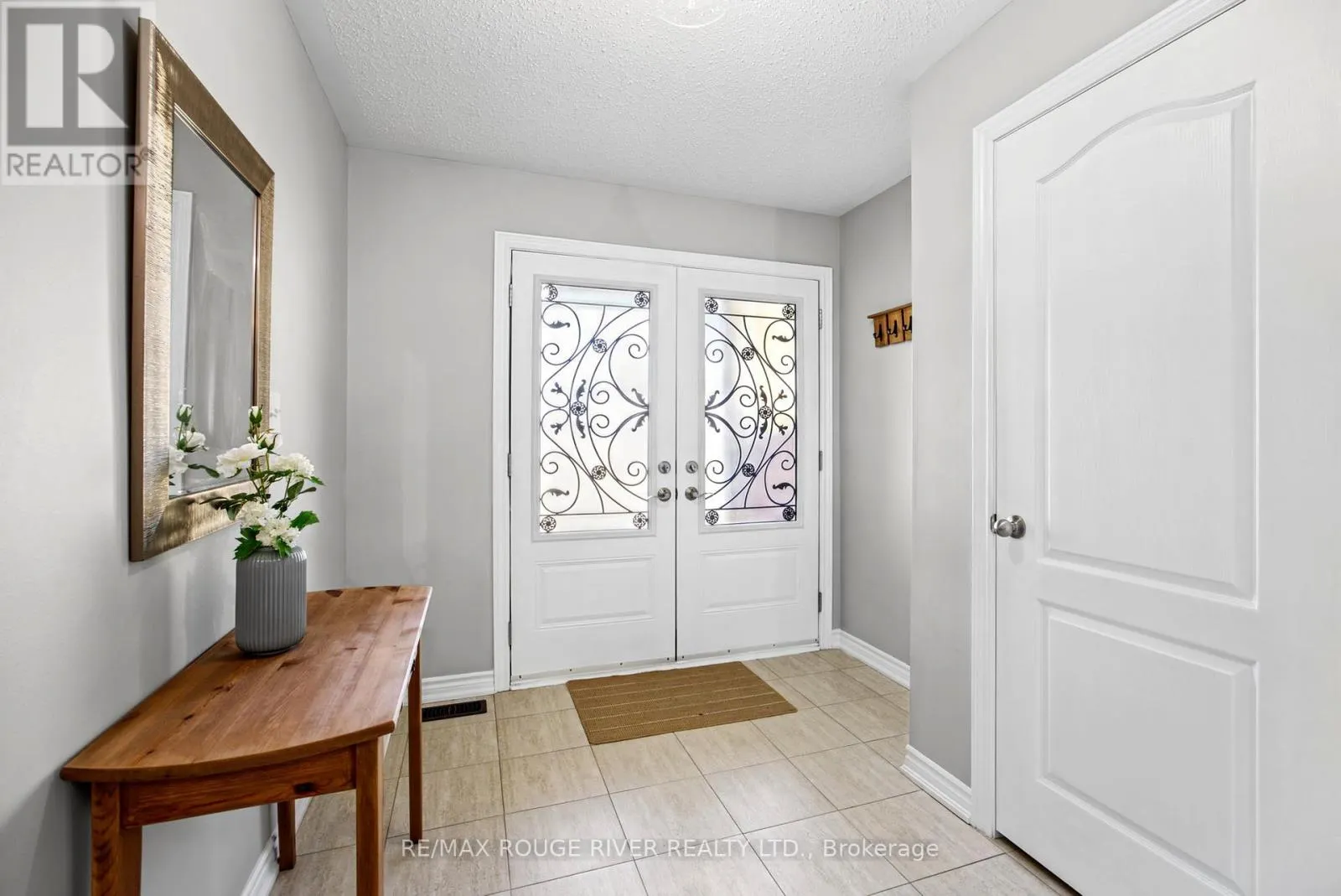 37 - 715 GRANDVIEW STREET N