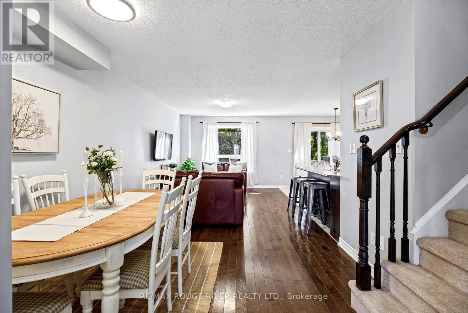 37 - 715 GRANDVIEW STREET N