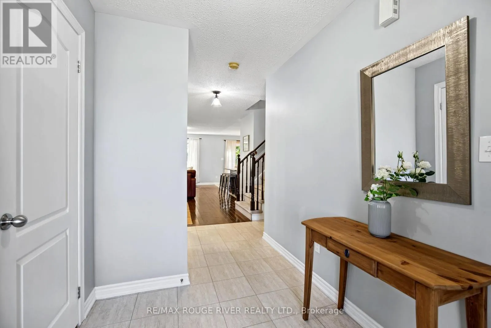 37 - 715 GRANDVIEW STREET N