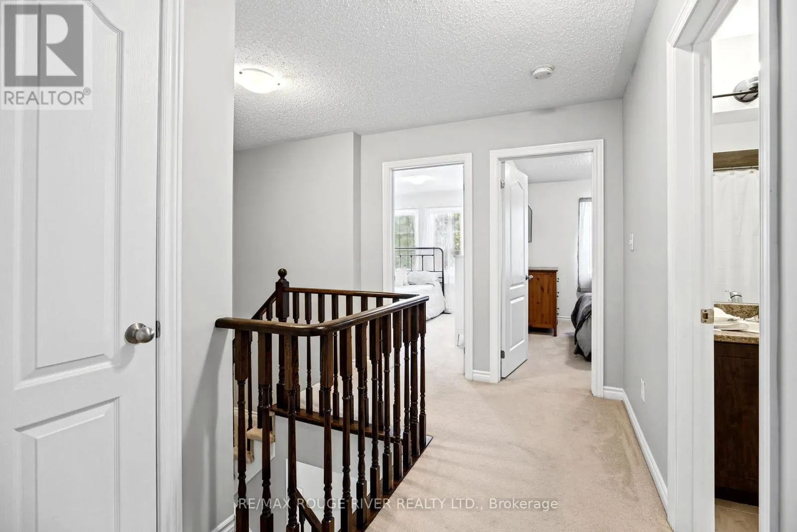 37 - 715 GRANDVIEW STREET N