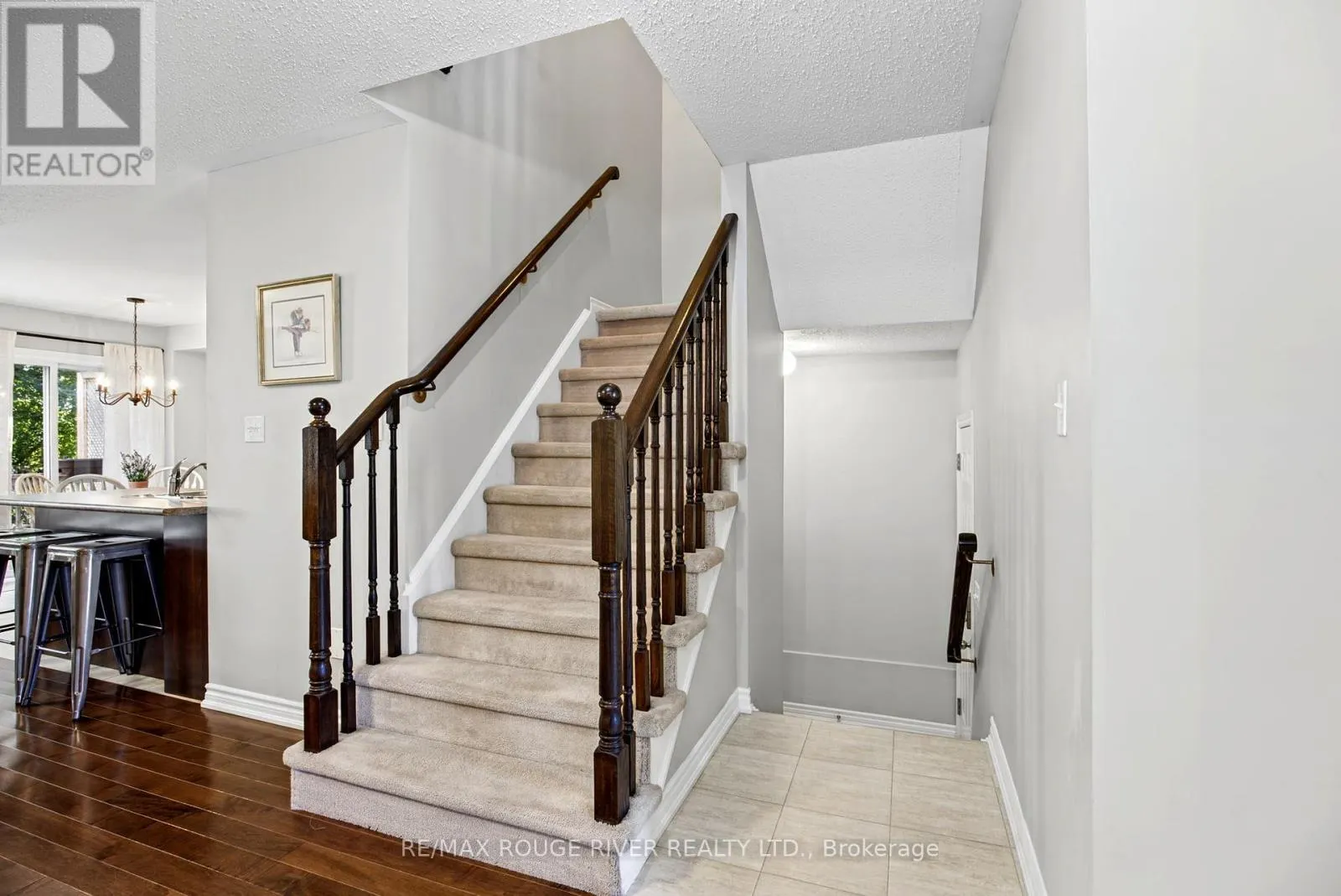 37 - 715 GRANDVIEW STREET N