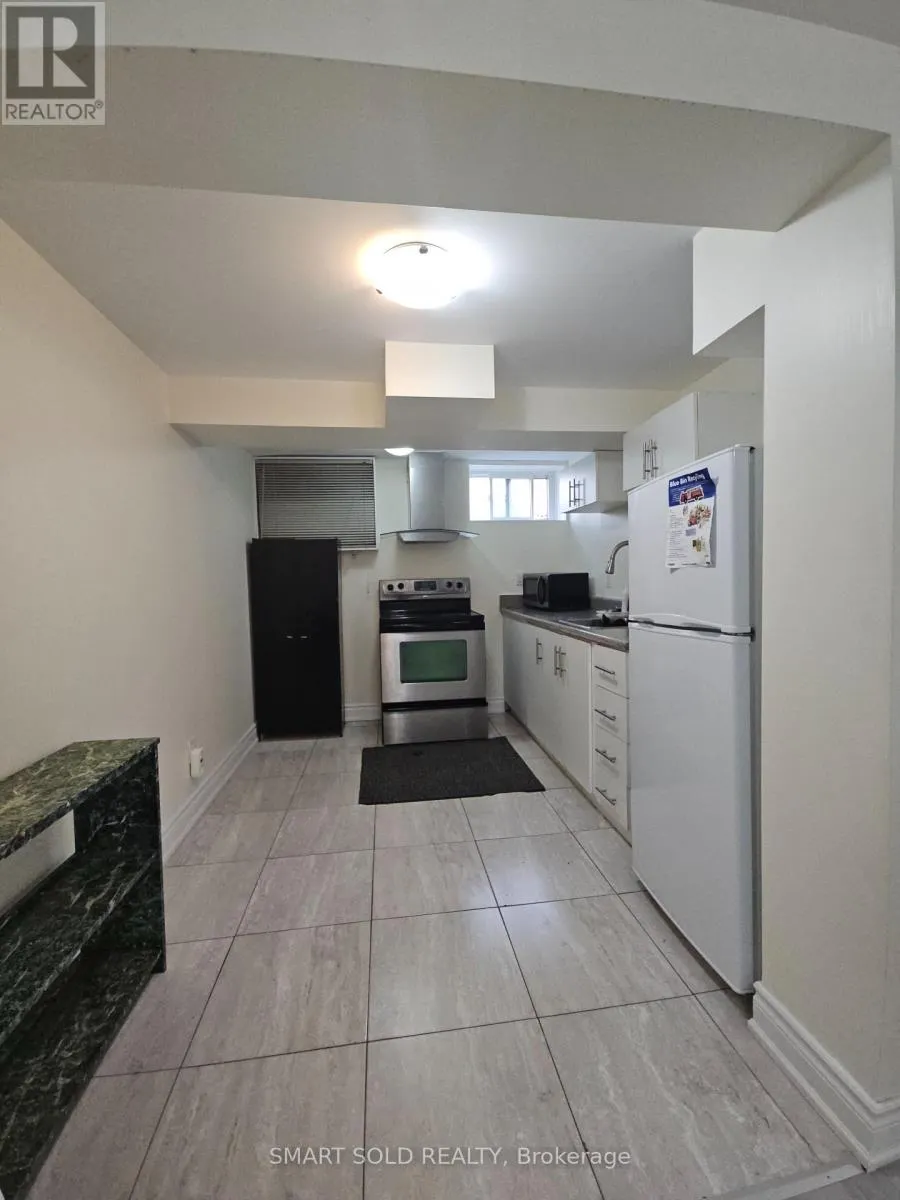BSSEMENT - 711 DUNLOP STREET W
