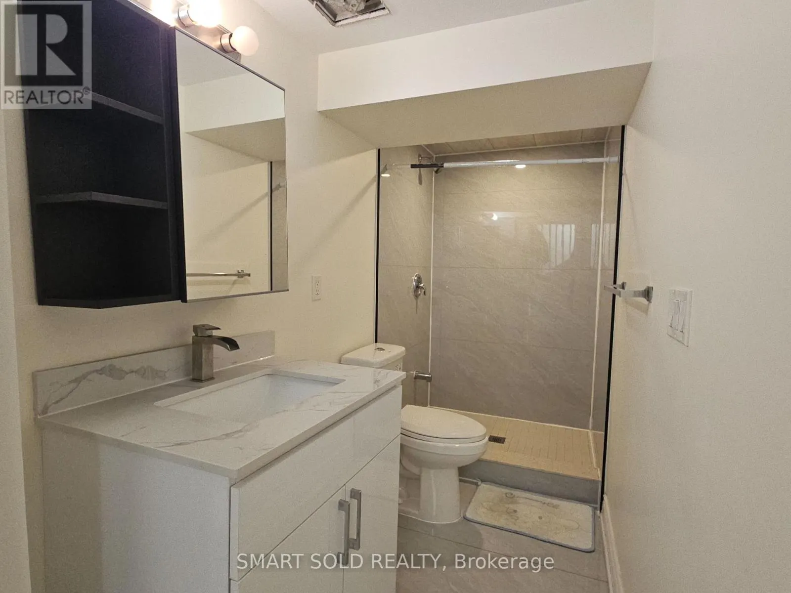 BSSEMENT - 711 DUNLOP STREET W
