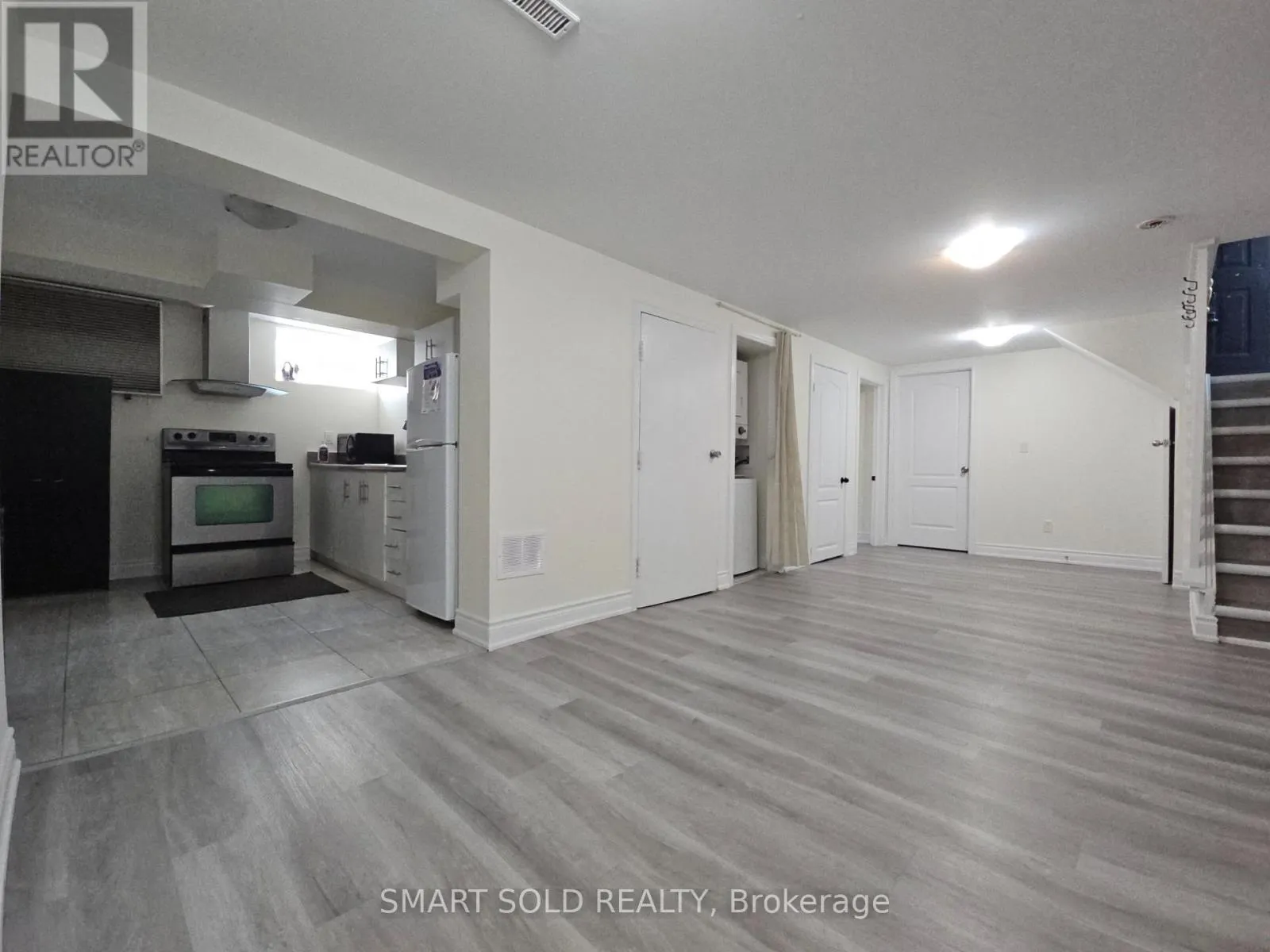 BSSEMENT - 711 DUNLOP STREET W