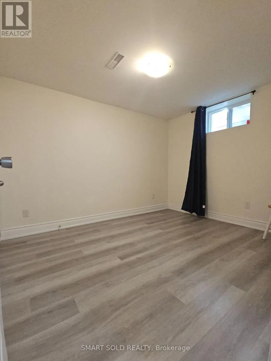 BSSEMENT - 711 DUNLOP STREET W