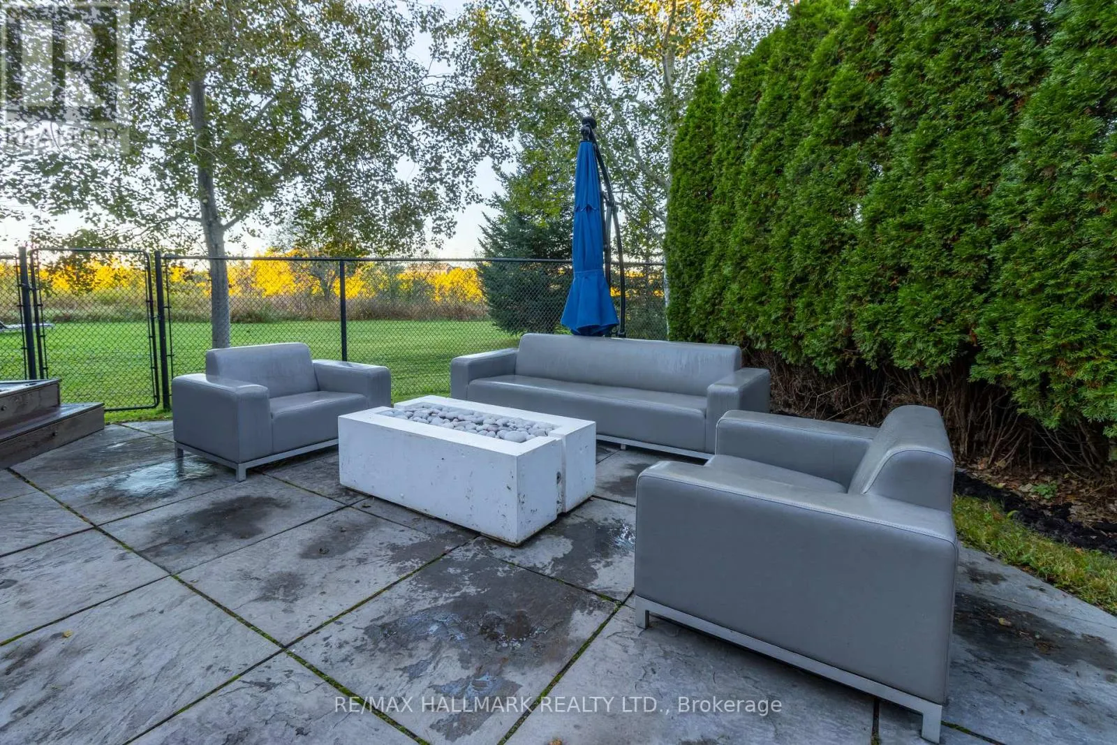 27 BEVERTON CRESCENT