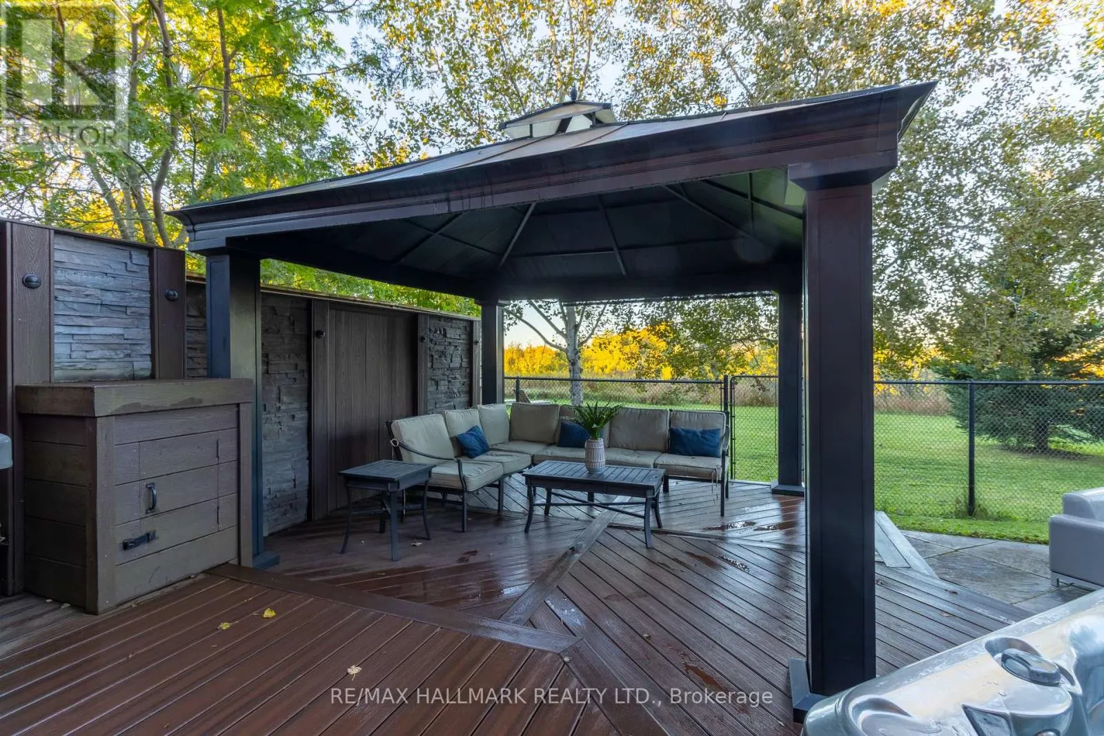 27 BEVERTON CRESCENT